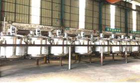        對於樹脂反應釜來講，我們其實也（yě）就（jiù）是要明白，就（jiù）它的表麵來講（jiǎng）的話，它其實也就是會有良好的鈍（dùn）化層，這樣來說的話，它（tā）的耐腐蝕能力就會比較強。再者的話，我們要知（zhī）道，對於樹脂反應釜，它的（de）反應釜內外表（biǎo）麵光潔度比較高，這樣（yàng）的話，它的介質粘附也就比較少。        從另一個方麵來講，對於樹脂（zhī）反應釜，它的反應傳遞管（guǎn）內表麵光潔度高的話，就其液體介質（zhì）在滯（zhì）留上也就會越少，這樣就它的衝（chōng）洗來講是比較好的，我們要進行注意的就是在製藥行業。        對（duì）於樹脂（zhī）反應釜內（nèi）的表麵機械拋光來講，它其實就是有旋轉和直線拋光兩種。我們這裏的（de）話（huà），就以旋轉機械拋光為例子：就其機械拋光（guāng）設備來講，它其實（shí）也就是比較簡單的，再者的話，就它的動力和拋光盤，以及其拋光設備方麵（miàn）的話也都是比較簡單，還有就是要用到動力與拋光盤、拋光蠟。        樹（shù）脂反應釜管內表麵（miàn）電解拋光（guāng），也就是在其內（nèi）表麵餓陽（yáng）極上，我們的拋光液在和內流動（dòng）通的是時候，以低電壓大電流的情況來直接的就進行電解拋光處理。就這個時候（hòu）來講，它和管內表麵（miàn）同時的都會進行著兩（liǎng）個相互矛盾的過程，也就是指金屬表麵鈍化層的一個生成與溶解。        就這個方麵來說的話，對於樹脂反應釜來講，它在進行拋光的時候，我們的樹脂反應釜的管內表直接的就會增加了含量，這樣來講（jiǎng）的話，它其實也就是會對金（jīn）屬表麵鈍化層的一個耐腐蝕能力進行了加強，對於我們日後的實際（jì）的使用有（yǒu）很大的一個幫助。 文章由：反應（yīng）釜（fǔ）www.gkyqyb.com 91网站機（jī）械（xiè）設備有（yǒu）限公（gōng）司整（zhěng）理提供，此文觀點不代表本站觀點（diǎn）